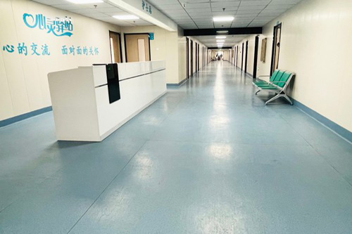 【心理专家】7月17日中心医院心理科副主任李震来我院坐诊，请转告亲友快速预约